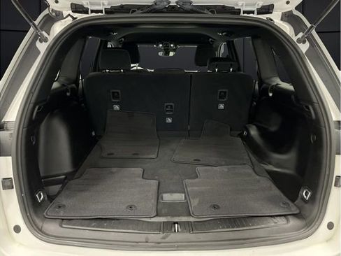 Used 2024 Jeep Grand Cherokee Laredo image 12