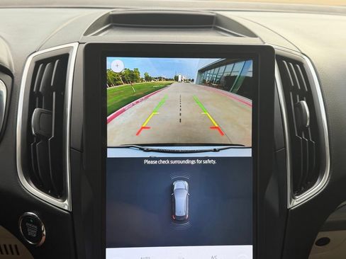 Used 2021 Ford Edge Titanium FWD image 34