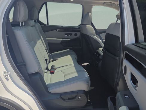 Certified 2025 Honda Pilot Touring image 15