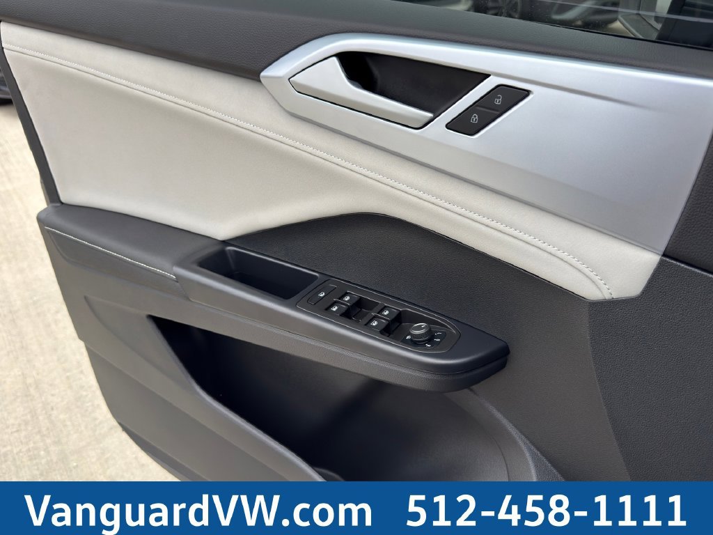 Used 2025 Volkswagen Taos SE FWD image 25