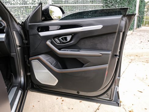 Used 2020 Lamborghini Urus image 46