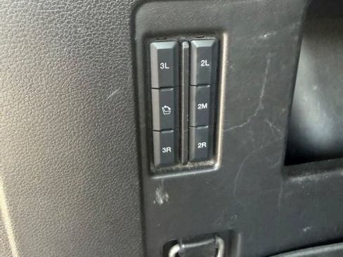 Used 2018 Ford Expedition XLT w/ Equipment Group 202A AWD/4WD image 11