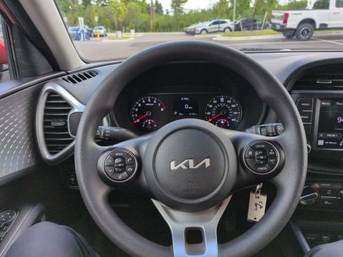 Used 2022 Kia Soul LX FWD image 30