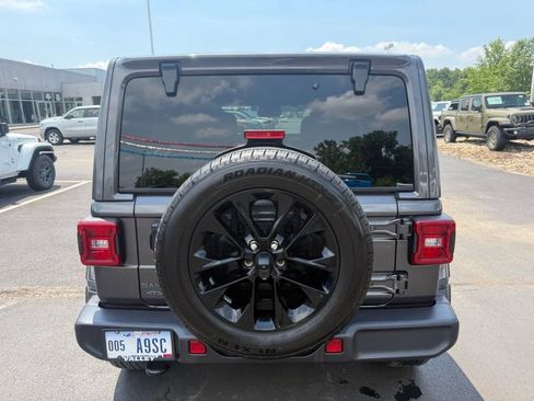 Used 2025 Jeep Wrangler Unlimited Sahara AWD/4WD image 5