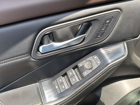 Used 2023 Nissan Rogue SL w/ SL Premium Package FWD image 34