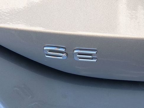 New 2026 Volkswagen Tiguan SE FWD image 11
