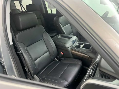 Used 2018 Chevrolet Suburban LT w/ LT Signature Package AWD/4WD image 32
