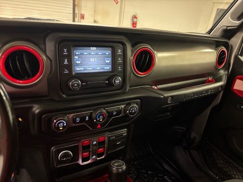 Used 2019 Jeep Wrangler Unlimited Sport S AWD/4WD image 37