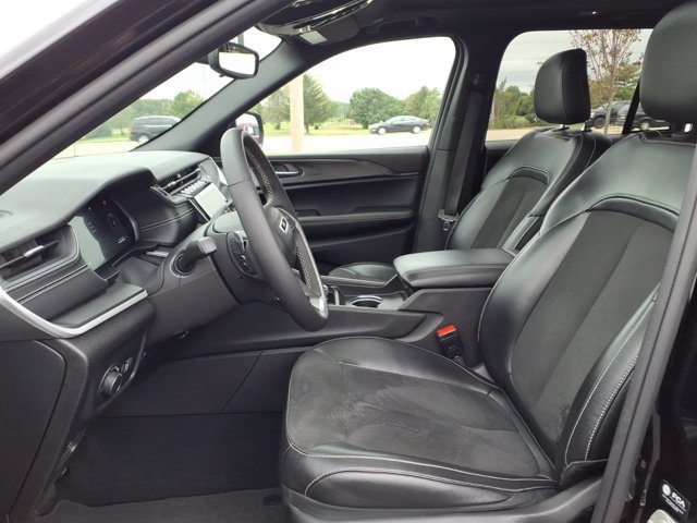 Used 2023 Jeep Grand Cherokee Altitude AWD/4WD image 24