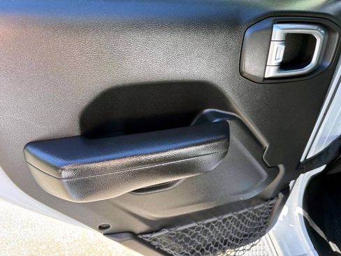 Used 2018 Jeep Wrangler Unlimited Sport S AWD/4WD image 8