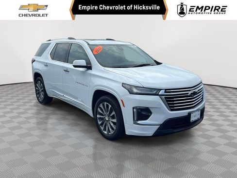 Used 2023 Chevrolet Traverse Premier AWD/4WD image 1