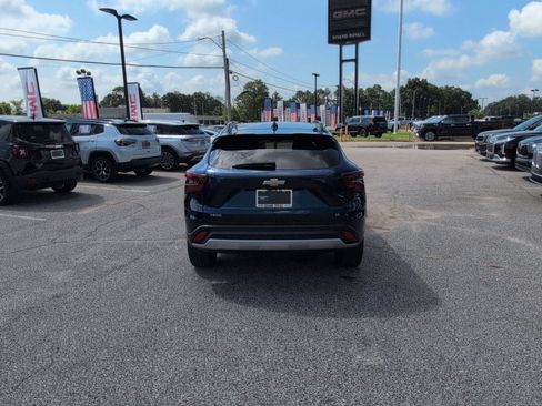 Used 2024 Chevrolet Trax LT w/ Driver Confidence Package FWD image 5