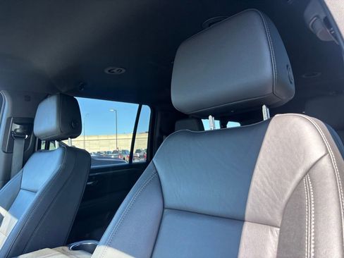 Certified 2025 Chevrolet Suburban Z71 image 11