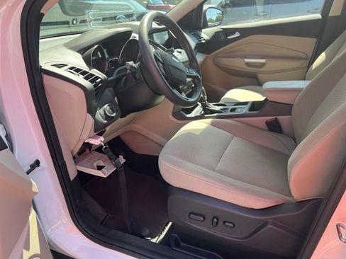 Used 2019 Ford Escape SE FWD image 6