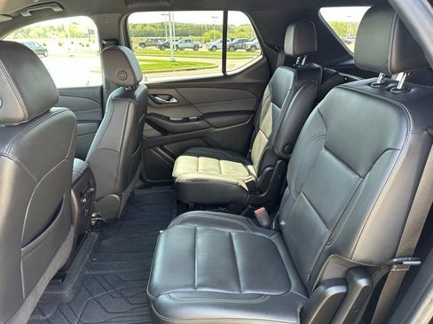 Used 2022 Chevrolet Traverse LT w/ LPO, Floor Liner Package image 12