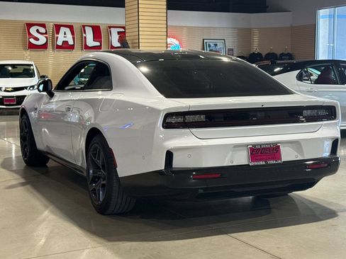 Used 2024 Dodge Charger Daytona R/T w/ Plus Group AWD/4WD image 7