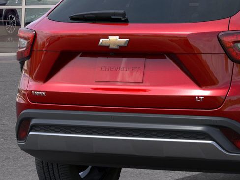 New 2026 Chevrolet Trax LT w/ Sunroof Package image 14