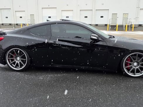 Used 2013 Hyundai Genesis 3.8 image 4