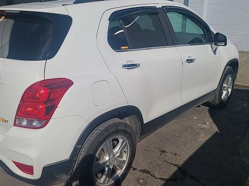 Used 2018 Chevrolet Trax LT w/ LT Convenience Package image 3