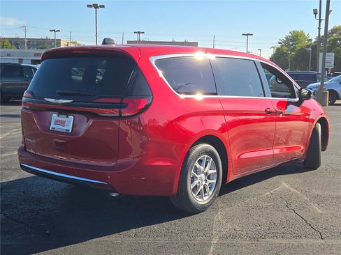 New 2026 Chrysler Pacifica Select image 12