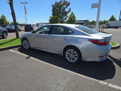 Used 2015 Lexus ES 300h w/ Navigation System Package FWD image 7