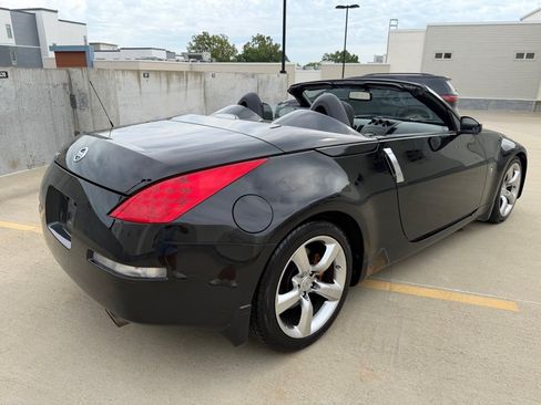 Used 2006 Nissan 350Z Grand Touring RWD image 3