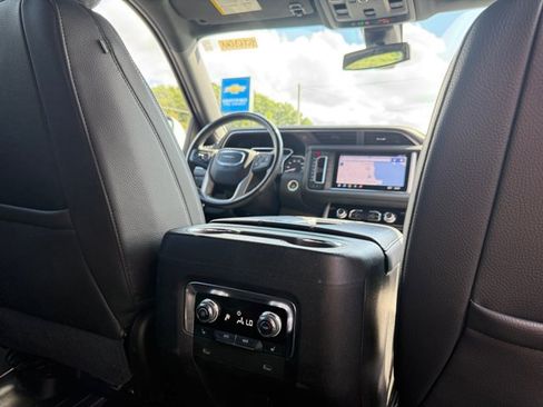 Used 2021 GMC Yukon XL Denali AWD/4WD image 27