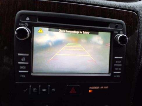 Used 2015 Chevrolet Traverse LT w/ Style and Technology Package image 19