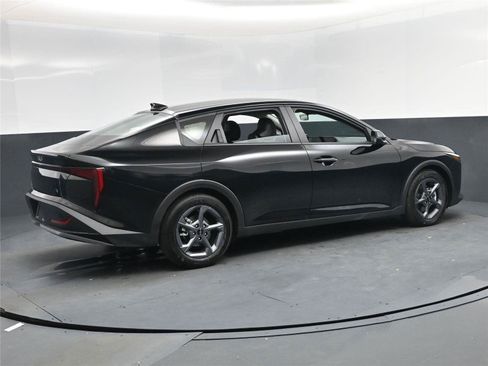 New 2025 Kia K4 LXS image 4