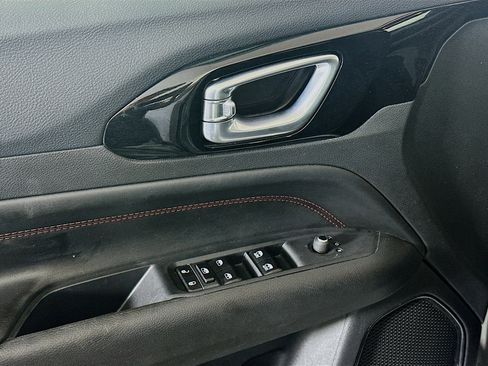 Used 2025 Jeep Compass Trailhawk image 15