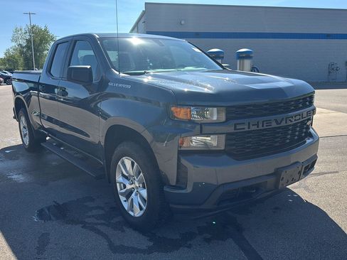 Used 2019 Chevrolet Silverado 1500 Custom w/ Custom Convenience Package AWD/4WD image 8