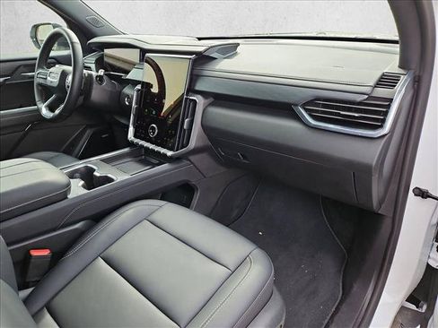 Used 2026 GMC Acadia Elevation w/ Elevation Premium Package FWD image 22