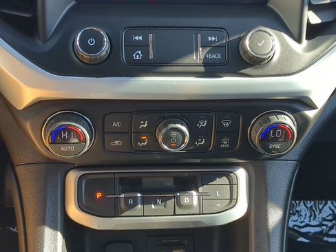 Used 2021 GMC Acadia SLT image 25