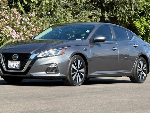 Used 2022 Nissan Altima 2.5 SV FWD image 8