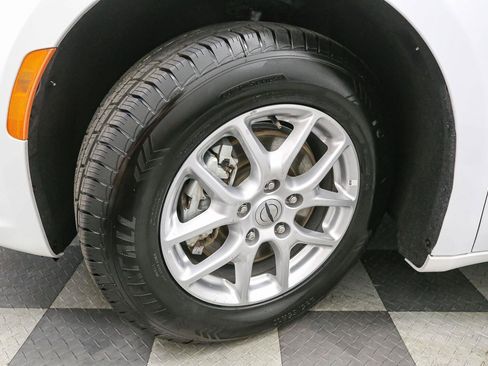 Used 2025 Chrysler Pacifica Select FWD image 14