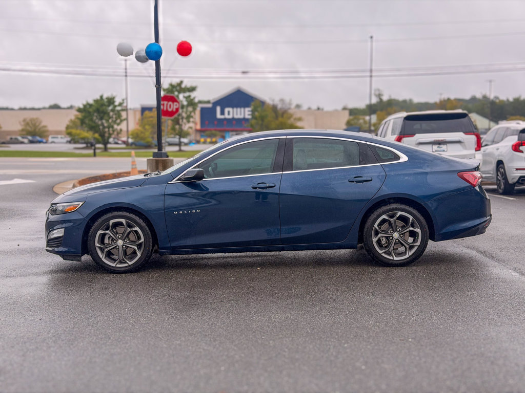 Used 2022 Chevrolet Malibu LT w/ Leather Package FWD image 4