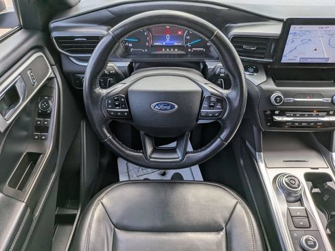 Used 2020 Ford Explorer XLT w/ Equipment Group 202A AWD/4WD image 18