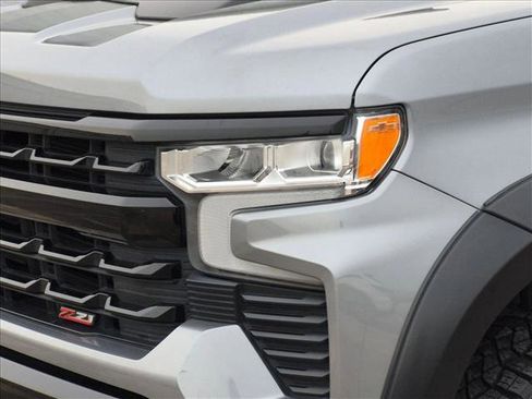 Used 2024 Chevrolet Silverado 1500 LT Trail Boss w/ Convenience Package II AWD/4WD image 9