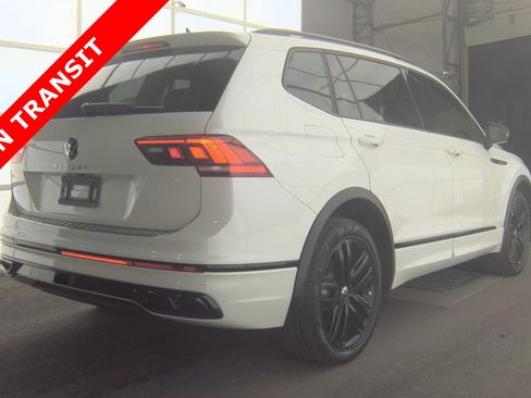 Used 2022 Volkswagen Tiguan SE R-Line image 3