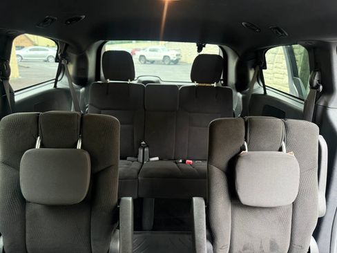 Used 2017 Dodge Grand Caravan SE FWD image 33