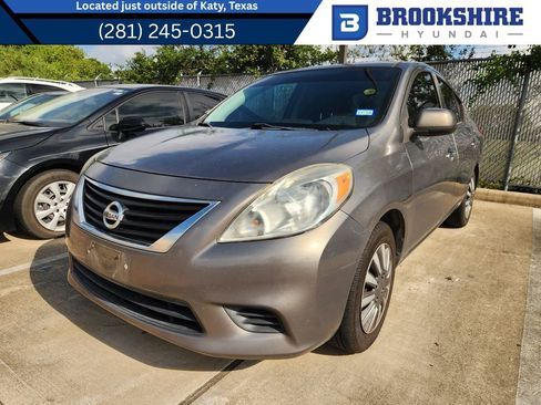 Used 2014 Nissan Versa SV FWD image 1