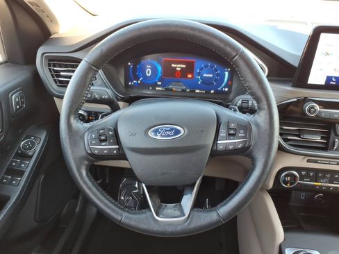 Used 2020 Ford Escape Titanium AWD/4WD image 23