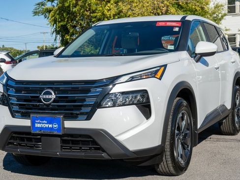 Certified 2025 Nissan Rogue SV image 2