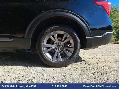 Used 2022 Ford Explorer XLT w/ XLT Sport Appearance Package image 36