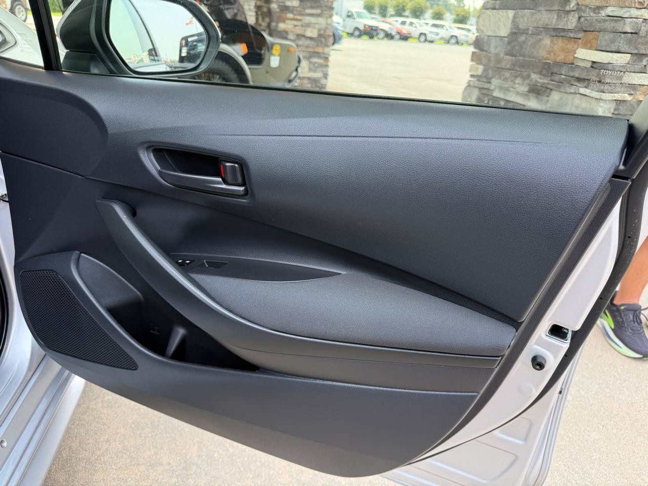Used 2022 Toyota Corolla LE FWD image 14