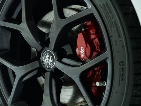 Used 2019 Alfa Romeo Giulia w/ Nero Edizione RWD image 21