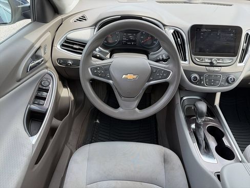 Used 2021 Chevrolet Malibu LT FWD image 14
