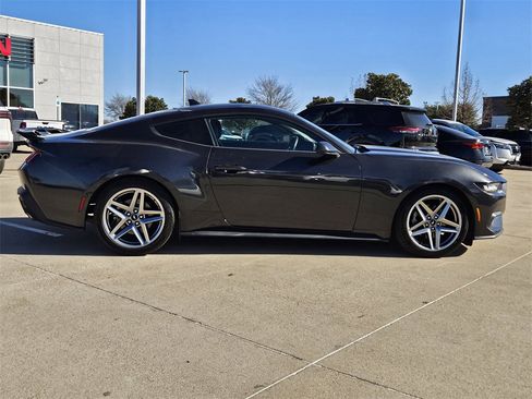 Used 2024 Ford Mustang Premium image 4