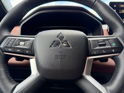 Used 2025 Mitsubishi Outlander SEL image 24