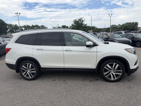 Used 2017 Honda Pilot Elite image 4